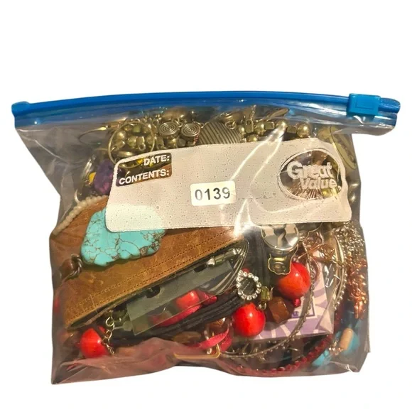 Mystery Jewelry Grab Bag Surprise 2 LB Vintage Costume Modern Pieces Bag #0139 - Picture 2 of 8